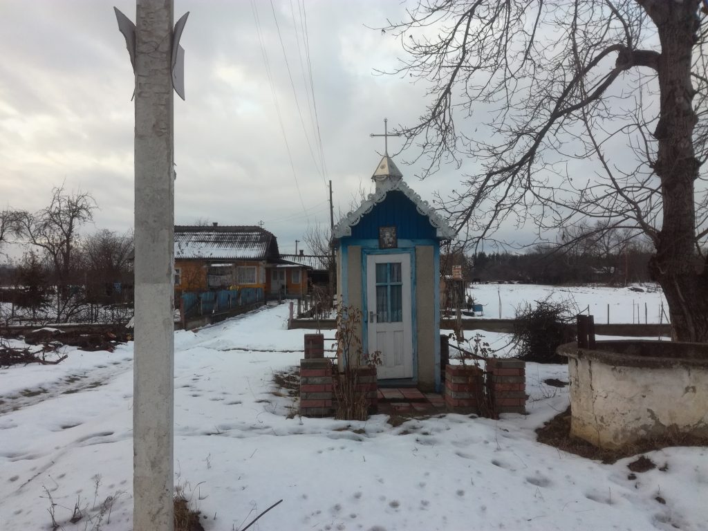 Small chapels can be found for each 300-400 m, build comfortable near the road so everybody can visit them